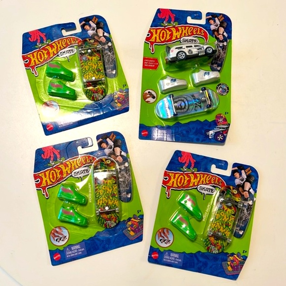 Set of 4 New in Box Tony Hawk Hot Wheels Skate mini skateboards with shoes